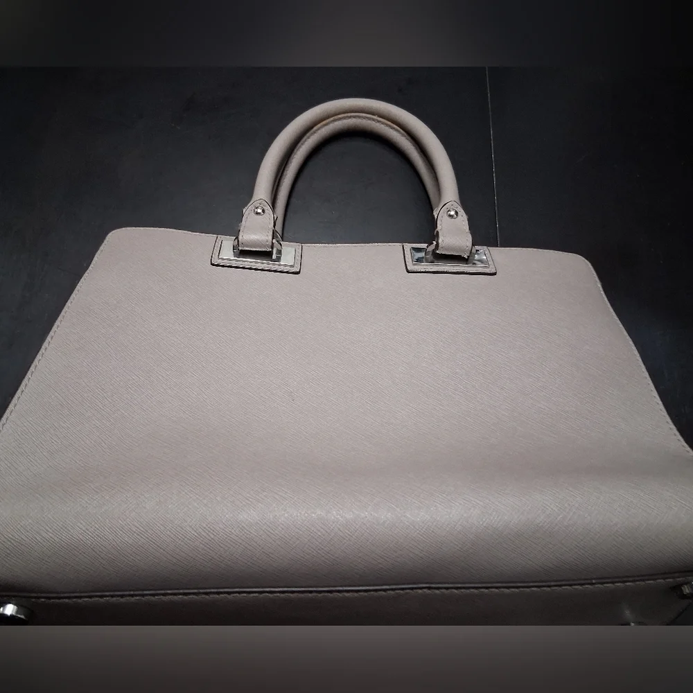 Michael Kors Quinn Gray Crossbody Bag with a Structured Design  13